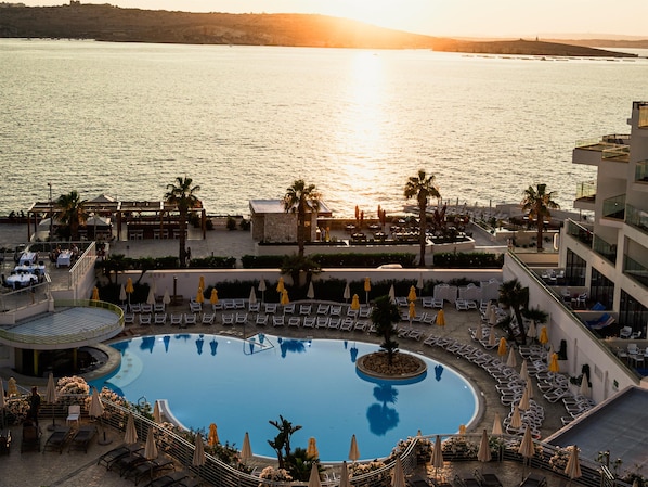 Indoor pool, 2 outdoor pools, pool umbrellas, pool loungers