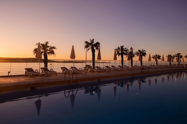 Indoor pool, 2 outdoor pools, pool umbrellas, pool loungers