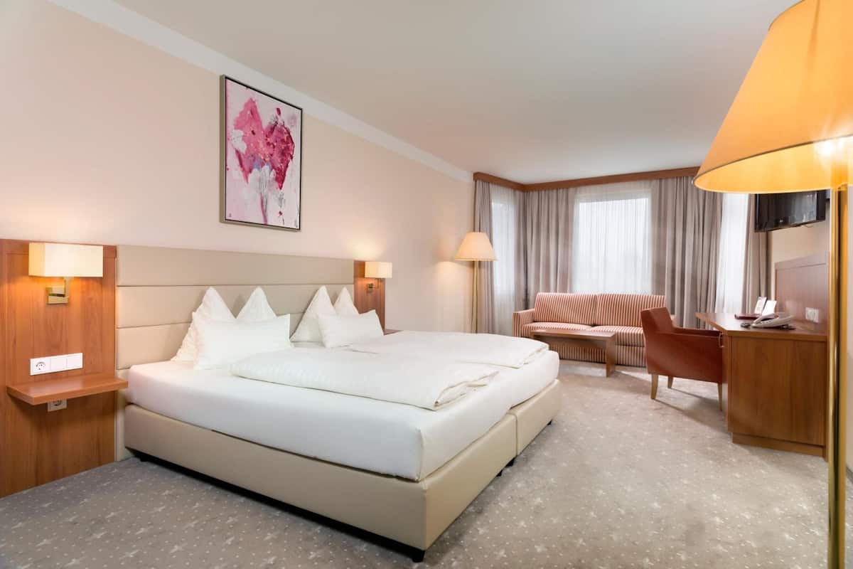 1 bedroom, hypo-allergenic bedding, minibar, in-room safe