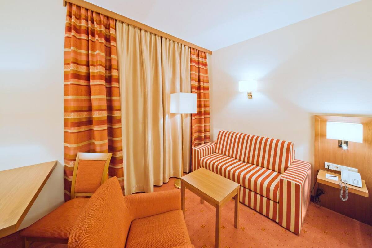 80-cm flat-screen tv with satellite channels, tv