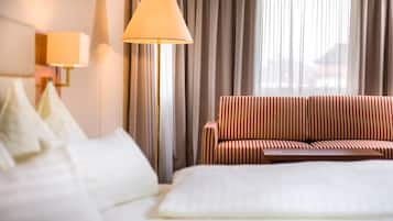 Allergikerbettwaren, Minibar, Zimmersafe, Schreibtisch