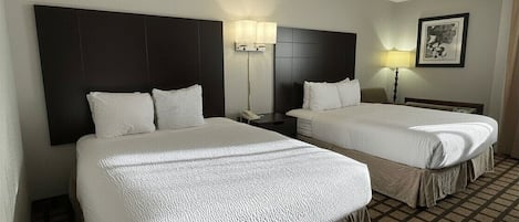 Hypo-allergenic bedding, in-room safe, desk, blackout curtains