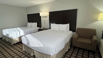 Hypo-allergenic bedding, in-room safe, desk, blackout curtains