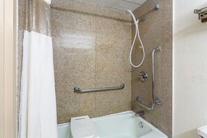 Bathroom shower - Baymont by Wyndham Queensbury / Lake George (Queensbury)
