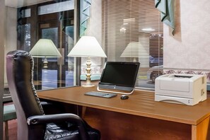 Business centre - Baymont by Wyndham Queensbury / Lake George (Queensbury)