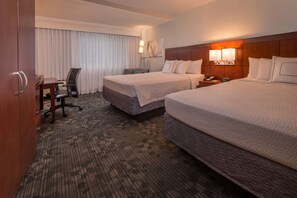 Hypo-allergenic bedding, individually furnished, desk - Sonesta Select Arlington Rosslyn (Arlington)