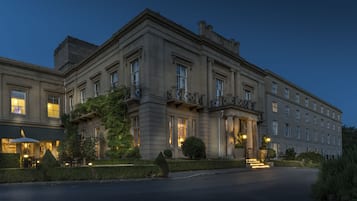 Caja de seguridad en la habitación y escritorio