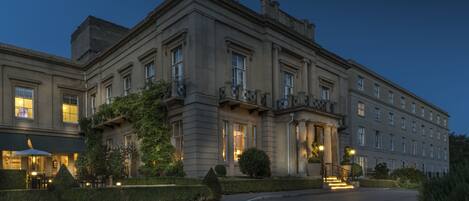 Caja de seguridad en la habitación y escritorio
