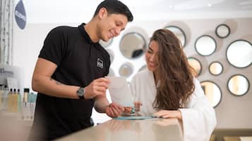 Couples treatment rooms, sauna, hot tub, body treatments, hydrotherapy