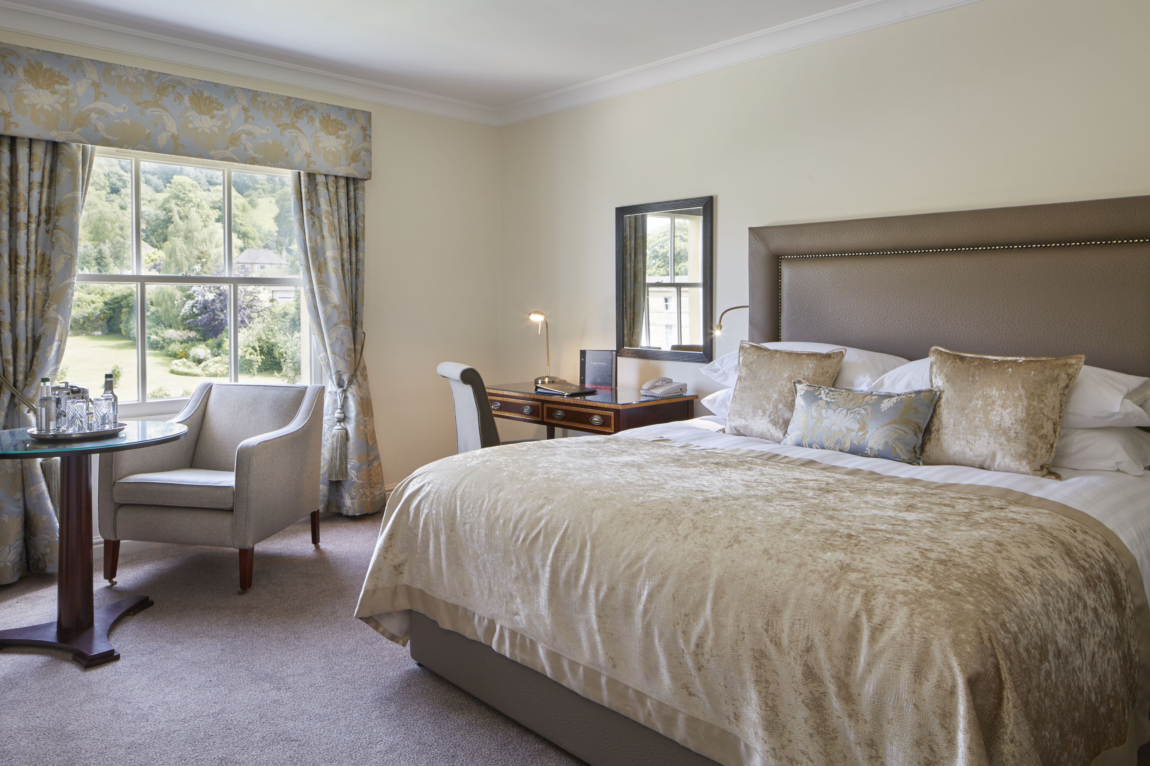 Safe på rommet, skrivebord, strykejern/-brett og wi-fi (inkludert)