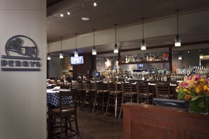 Bar (on property) - Hotel Griffon (San Francisco)