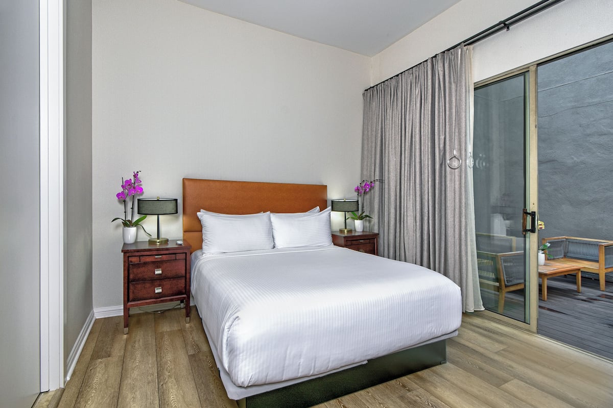 Executive Suite, 1 King Bed with Sofa bed, Patio (Executive Suite-King & pullout sofa) | 1 bedroom, premium bedding, in-room safe, desk