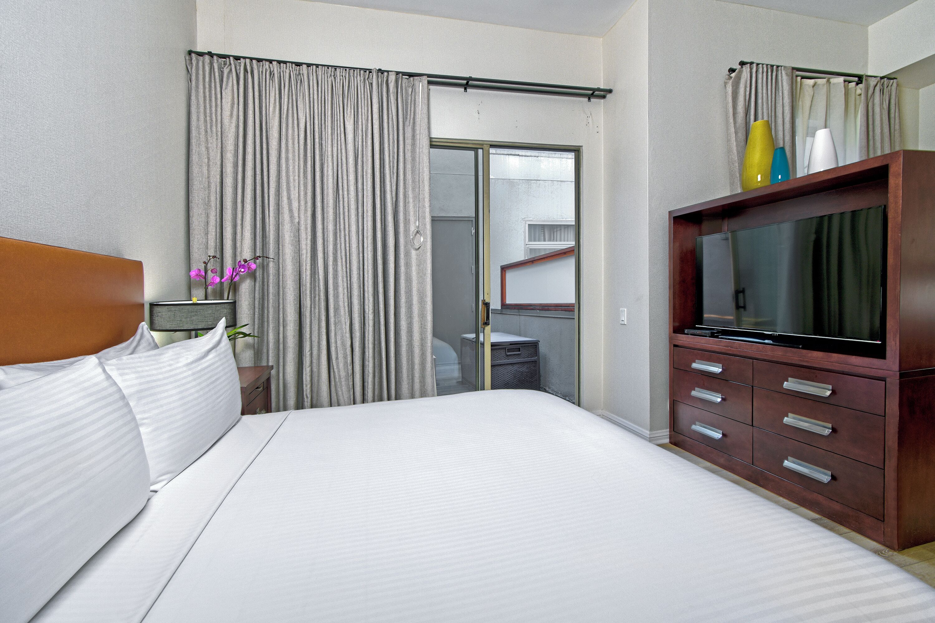 executive suite, 1 king bed, patio (executive suite-king & pullout sofa) | premium bedding, in-room safe, desk, laptop workspace