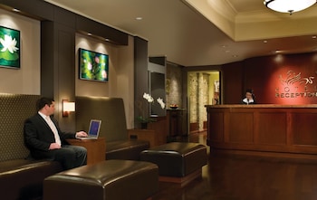 Hotel entrance and lobby at Hotel Griffon