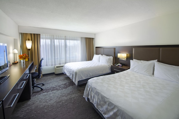 Premium bedding, down comforters, in-room safe, desk