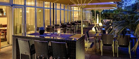 Breakfast, lunch, dinner served; international cuisine, garden views