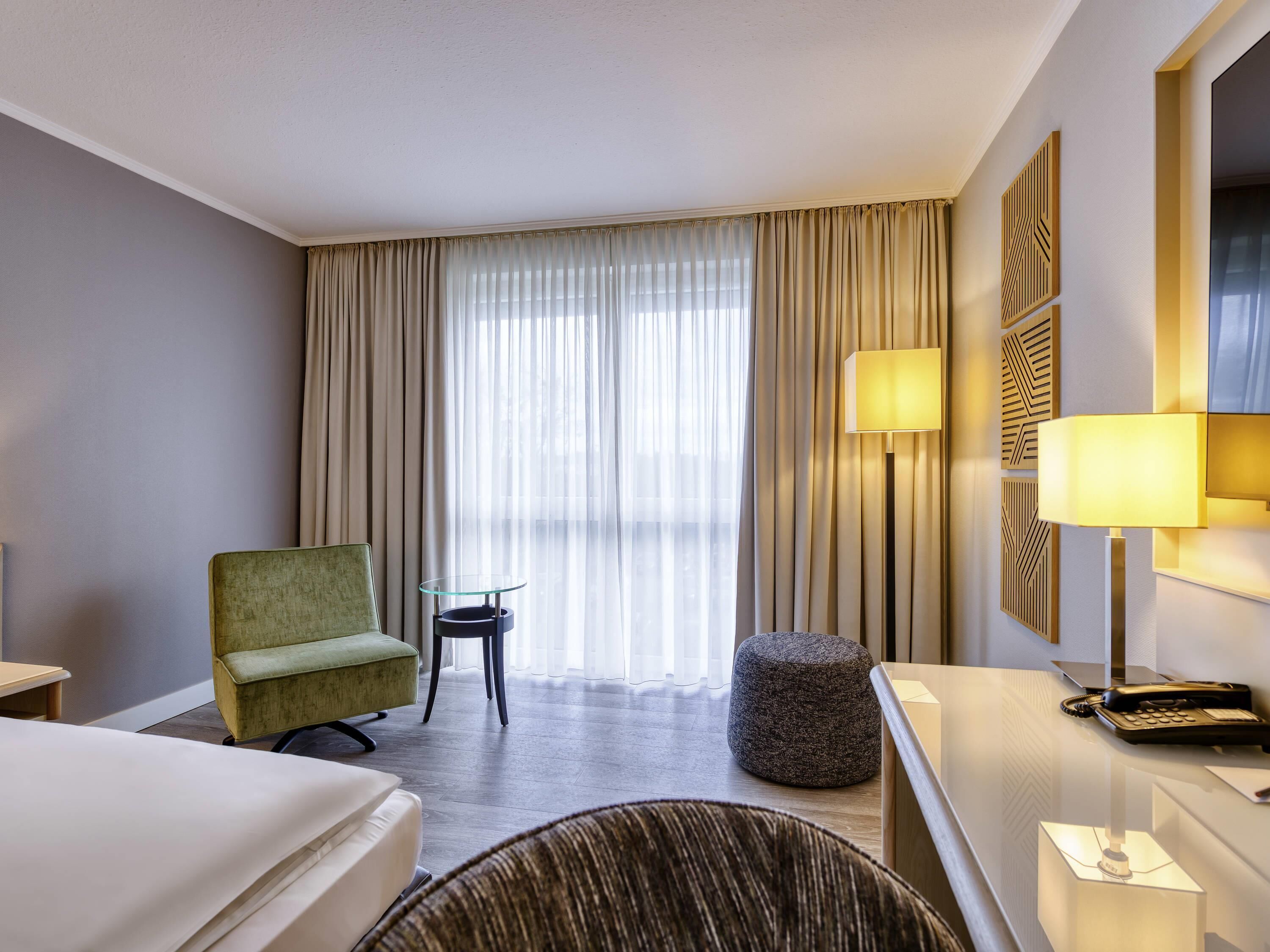 comfort room, 1 double bed | 1 bedroom, hypo-allergenic bedding, in-room safe, desk