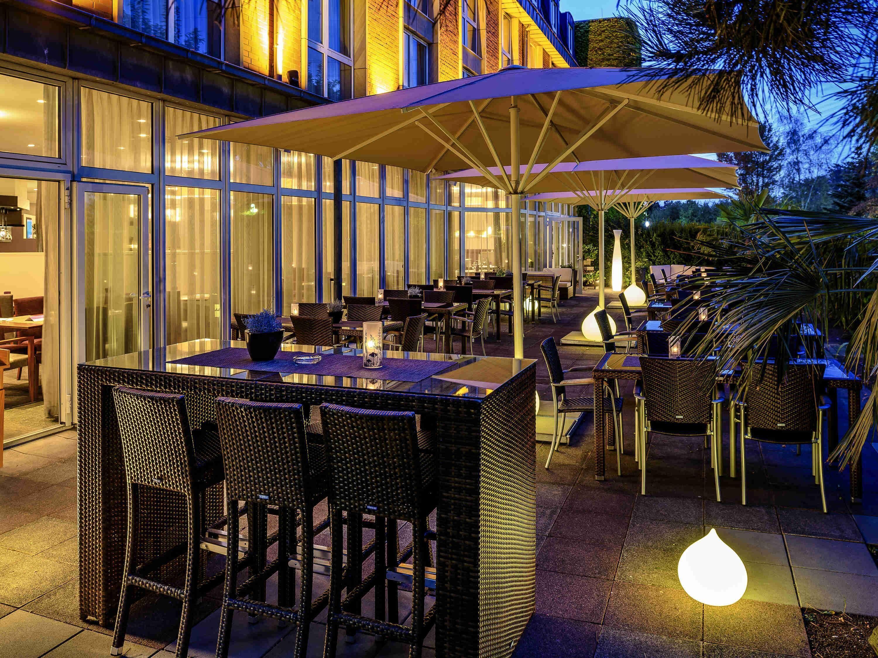 Breakfast, lunch, dinner served; international cuisine, garden views 