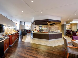 Breakfast, lunch, dinner served; international cuisine, garden views 