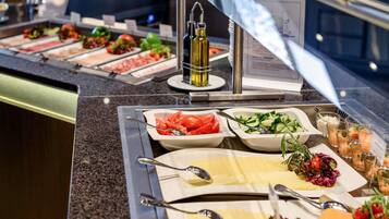 Frühstück, Mittagessen und Abendessen