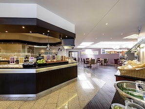 Buffet breakfast on weekdays (EUR 25 per person)