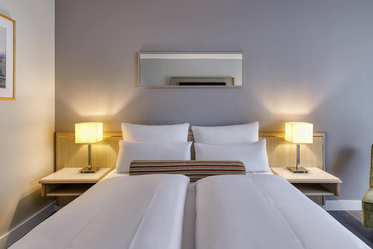 Comfort-Zimmer, 1 Doppelbett | Allergikerbettwaren, Zimmersafe, Schreibtisch