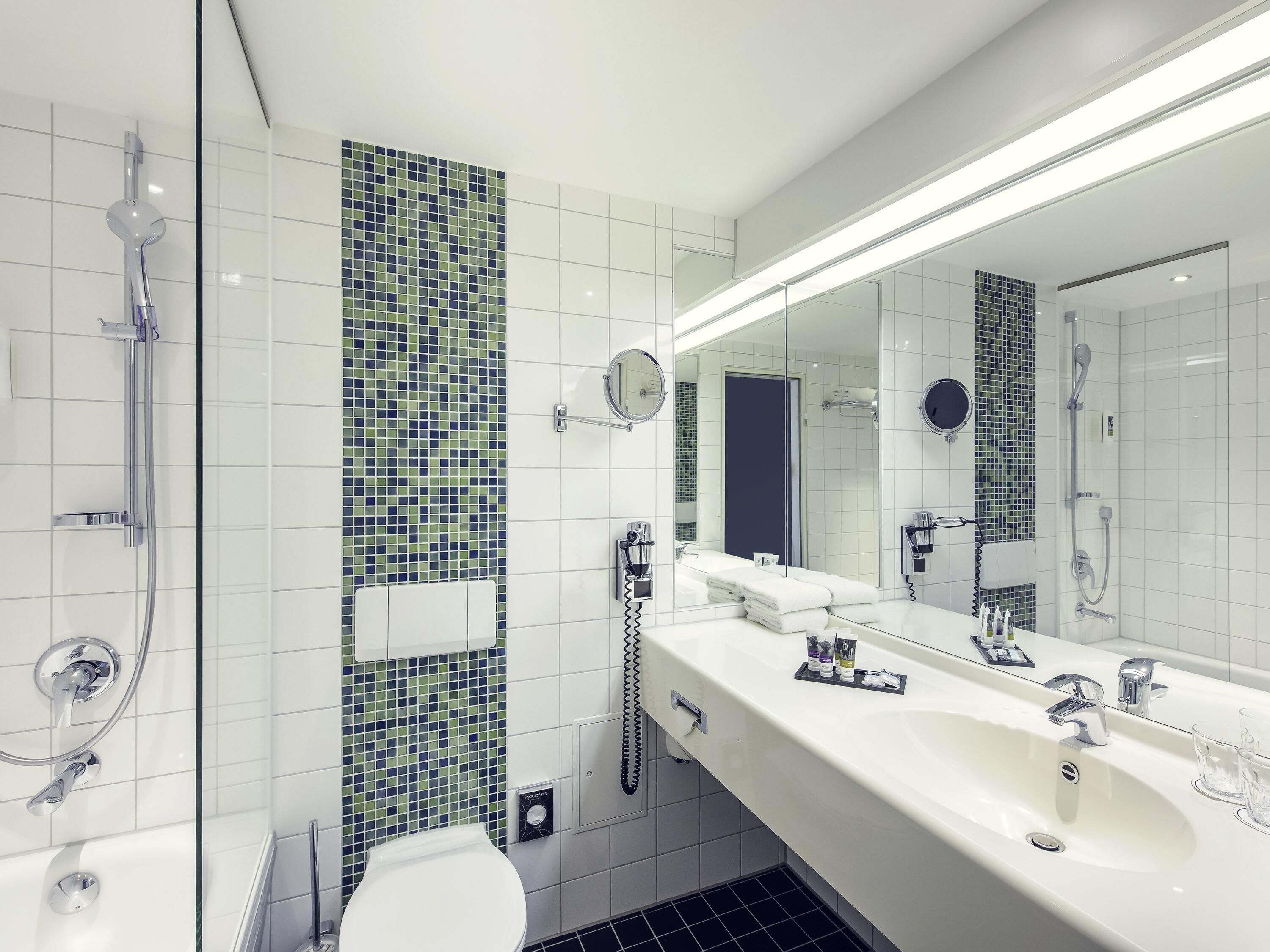 低過敏寢具、客房內保險箱、書桌、筆電工作空間