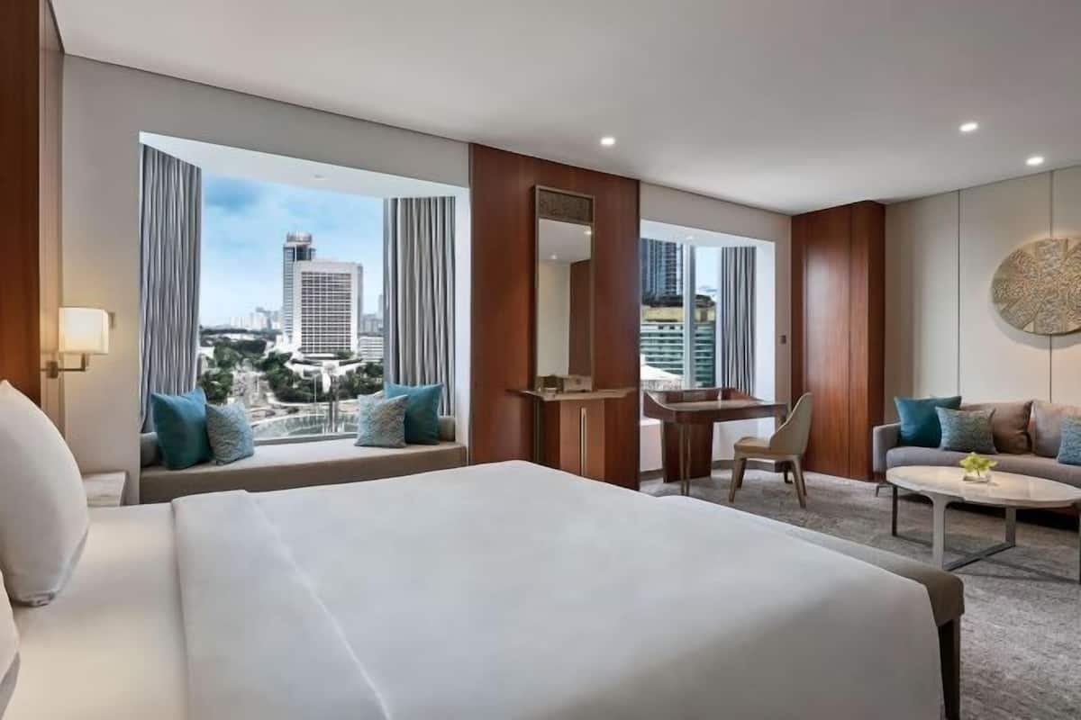 Premium bedding, minibar, in-room safe, desk