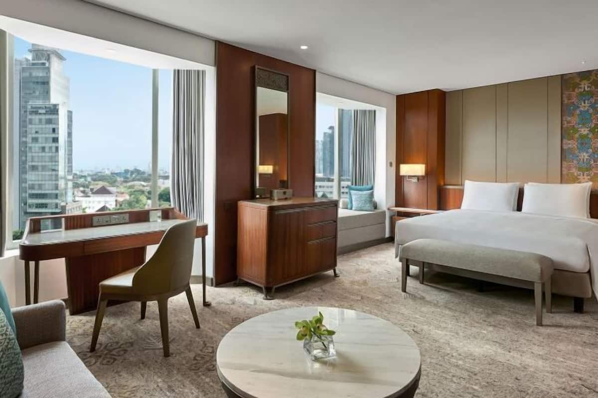 Premium bedding, minibar, in-room safe, desk