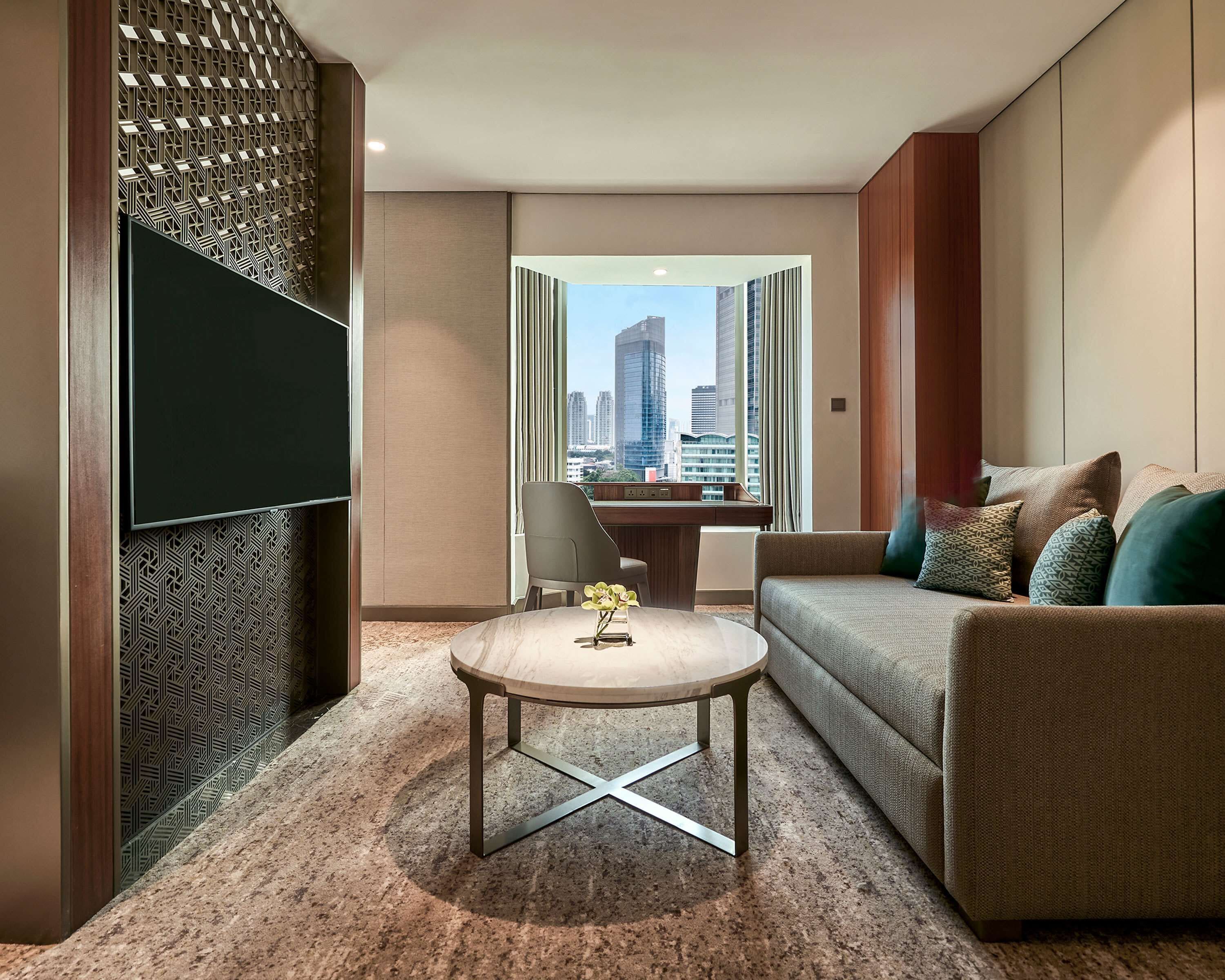 고급 침구, 미니바, 객실 내 금고, 책상