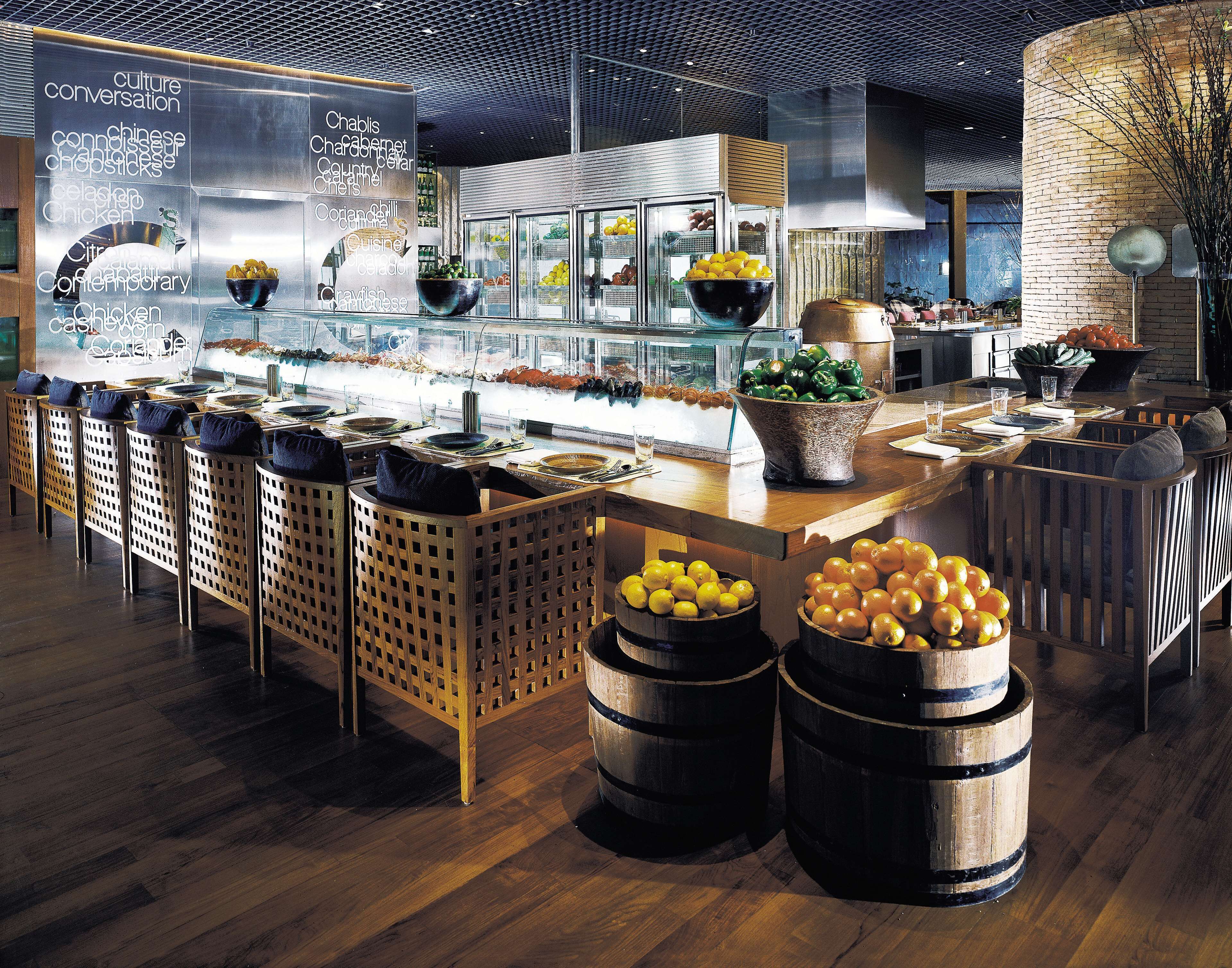 5 restaurants, breakfast served