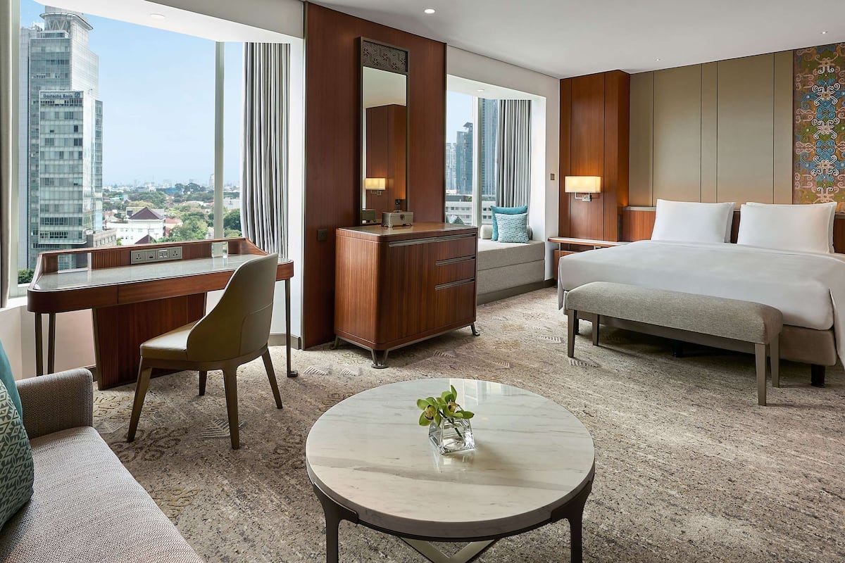 Premium bedding, minibar, in-room safe, desk