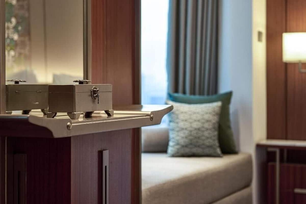 Premium bedding, minibar, in-room safe, desk