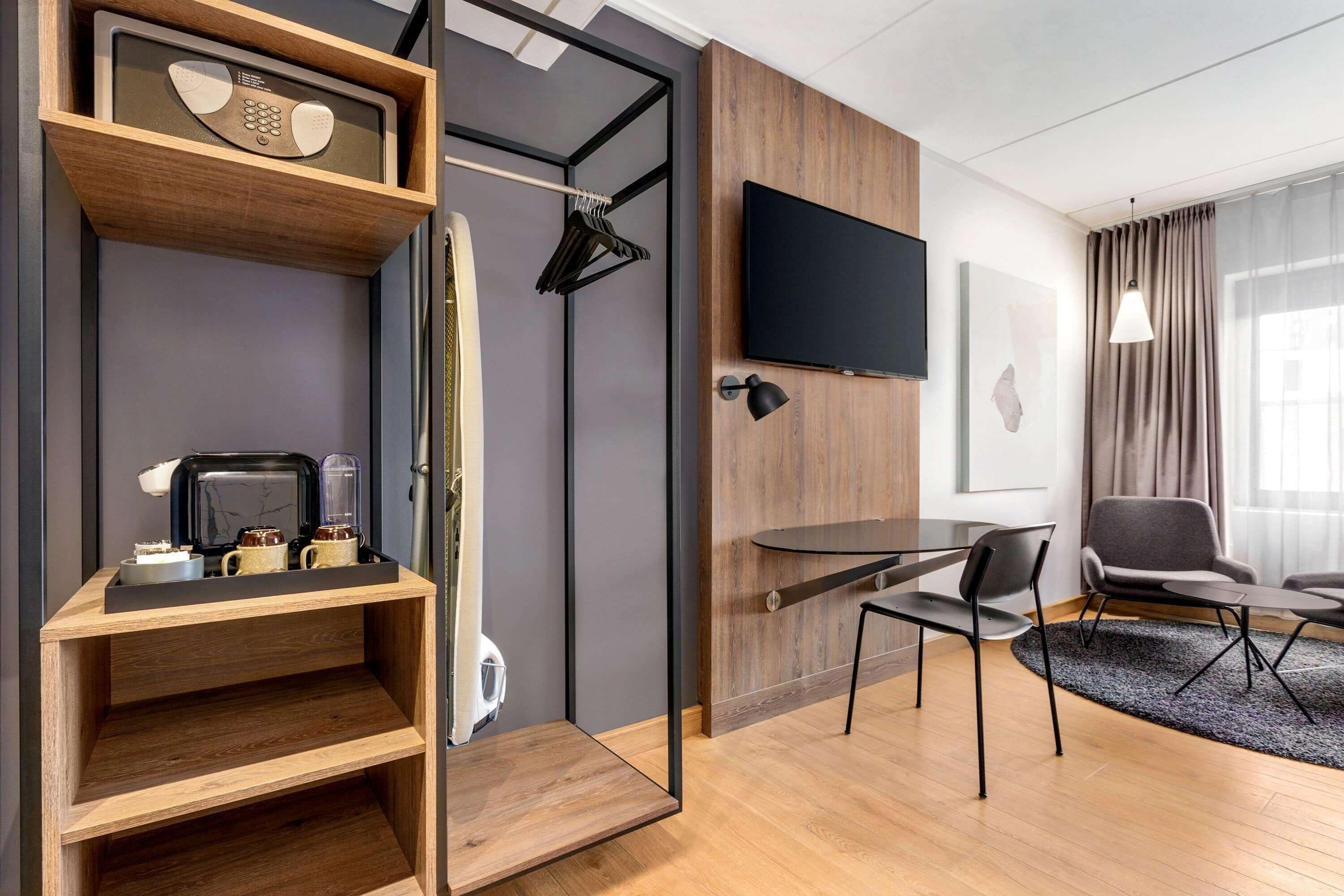 superior room, 2 single beds, non smoking | 1 bedroom, hypo-allergenic bedding, in-room safe, desk