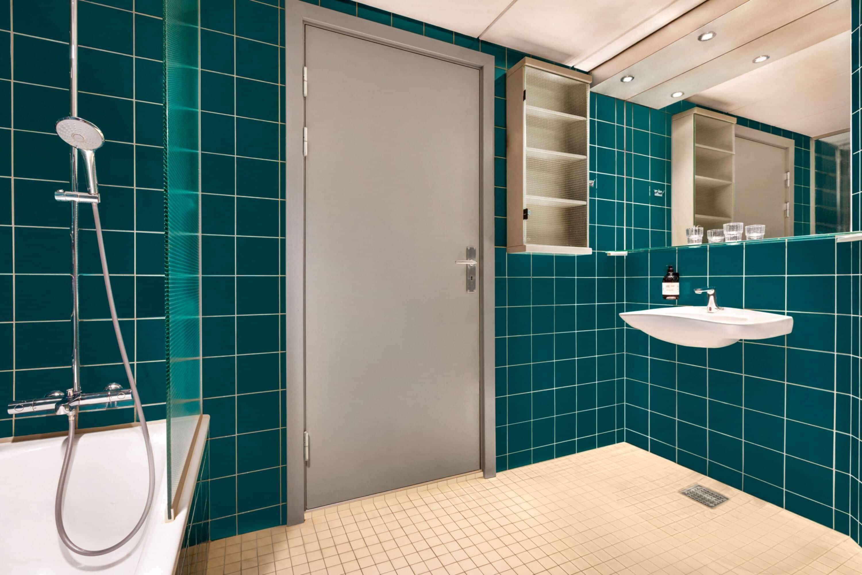 standard room, 2 single beds, non smoking | bathroom | eco-friendly toiletries, hair dryer, towels