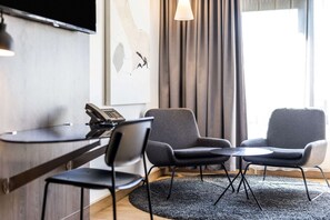 Hypo-allergenic bedding, in-room safe, desk, laptop workspace - Comwell H. C. Andersen Odense Dolce by Wyndham (Odense)