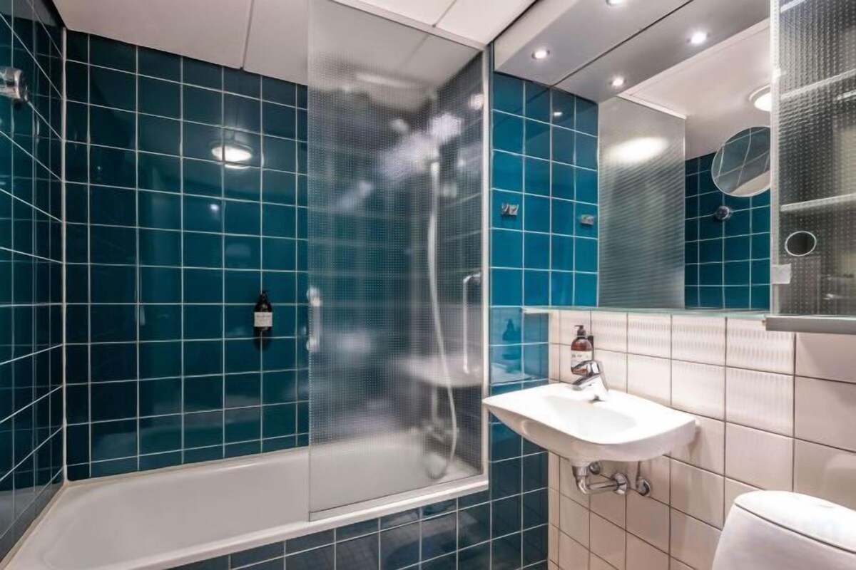 Salle de bain | Sèche-cheveux, serviettes fournies