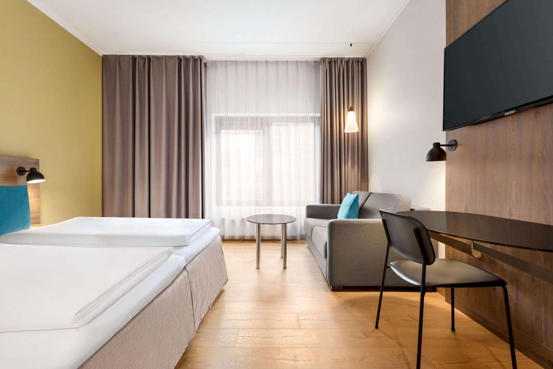 Hypo-allergenic bedding, in-room safe, desk, laptop workspace
