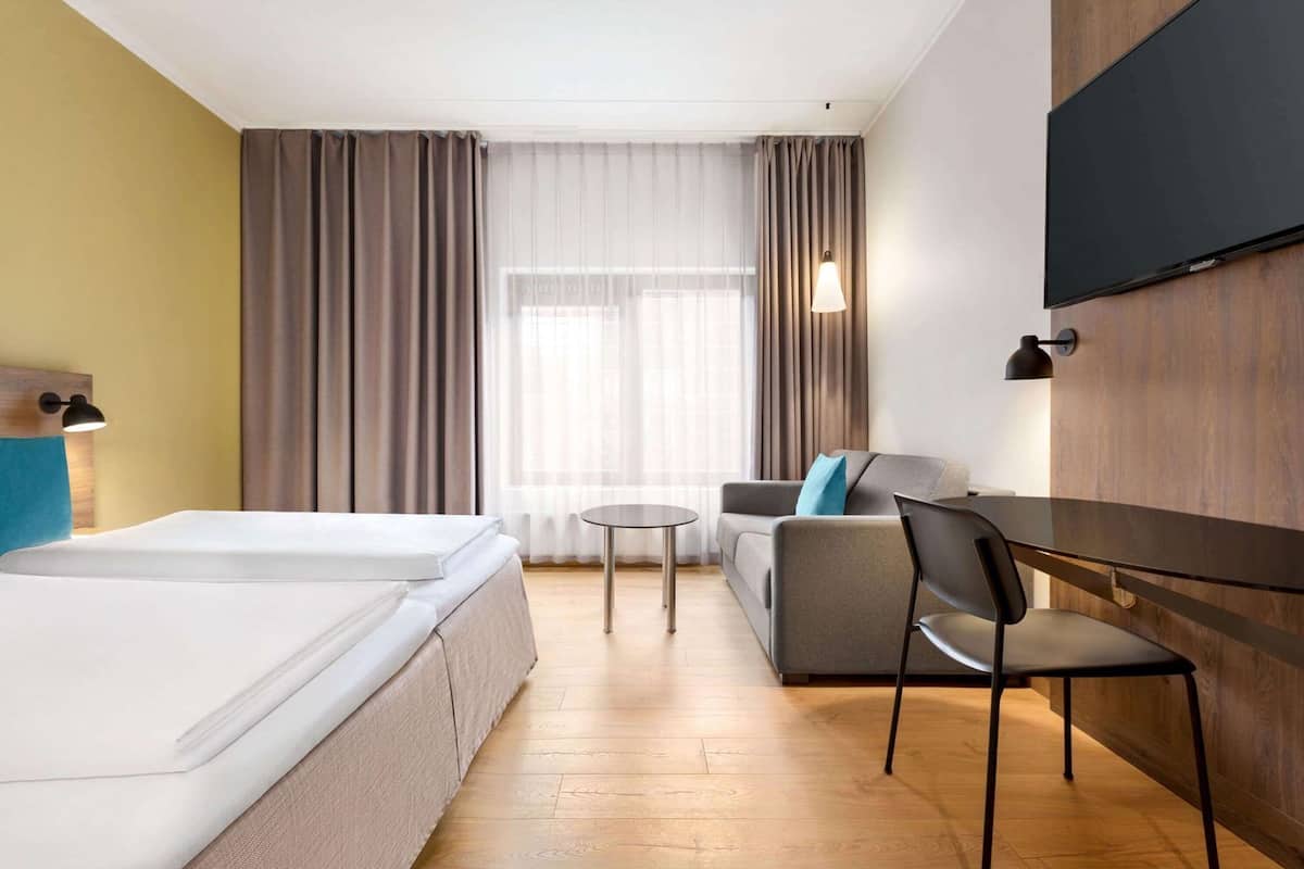 Hypo-allergenic bedding, in-room safe, desk, laptop workspace