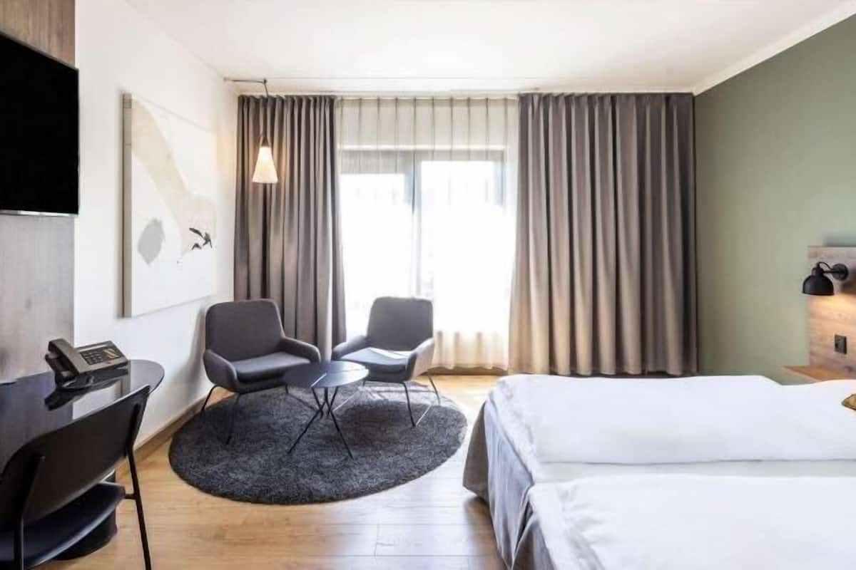 Hypo-allergenic bedding available, in-room safe, desk, laptop workspace
