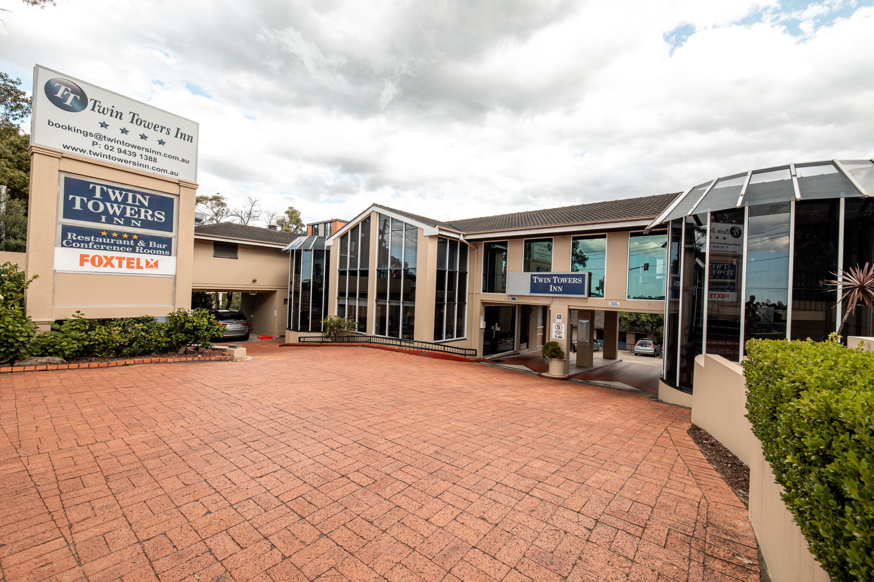 Foto - Twin Towers Inn