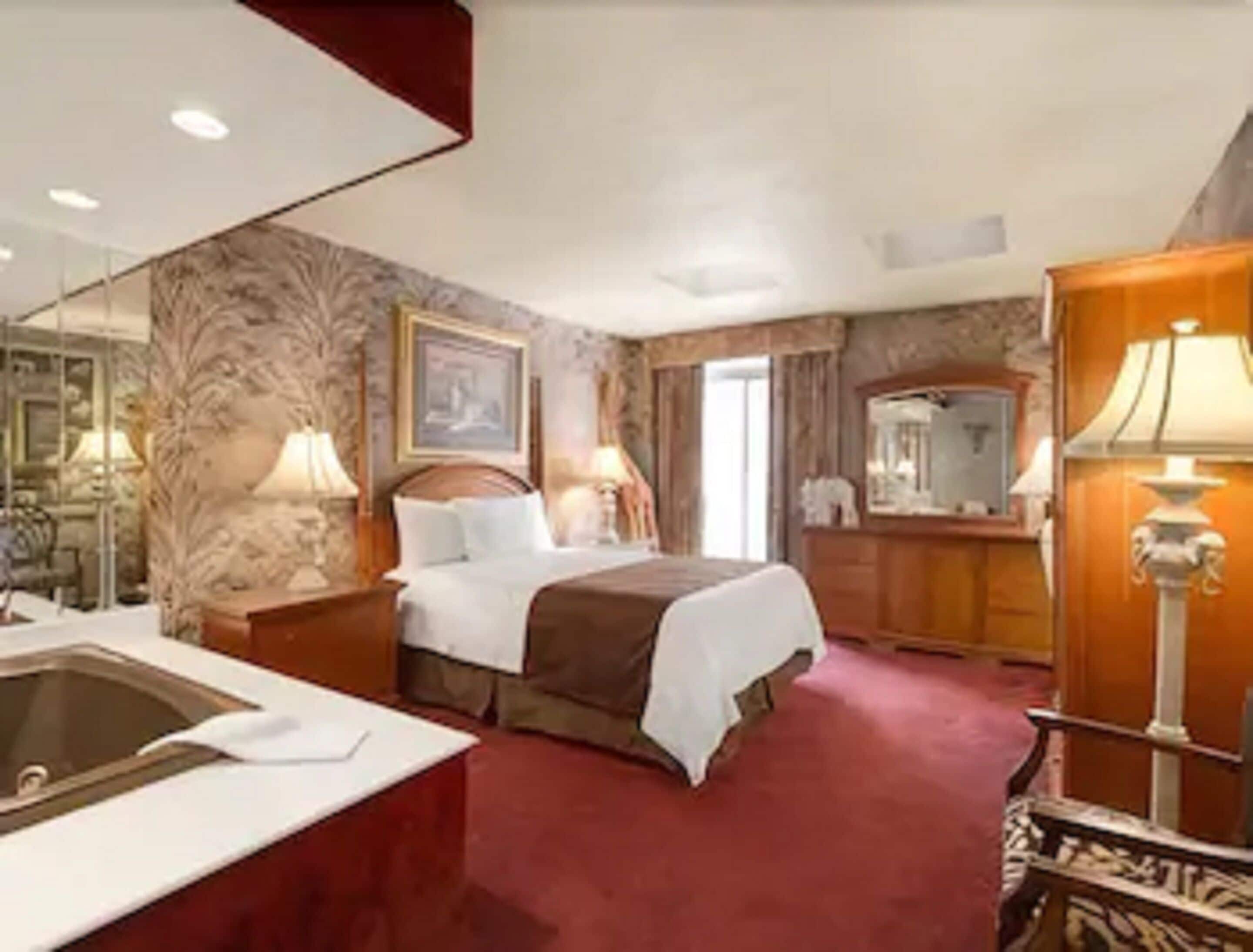 Photo - Travelodge by Wyndham Niagara Falls Fallsview