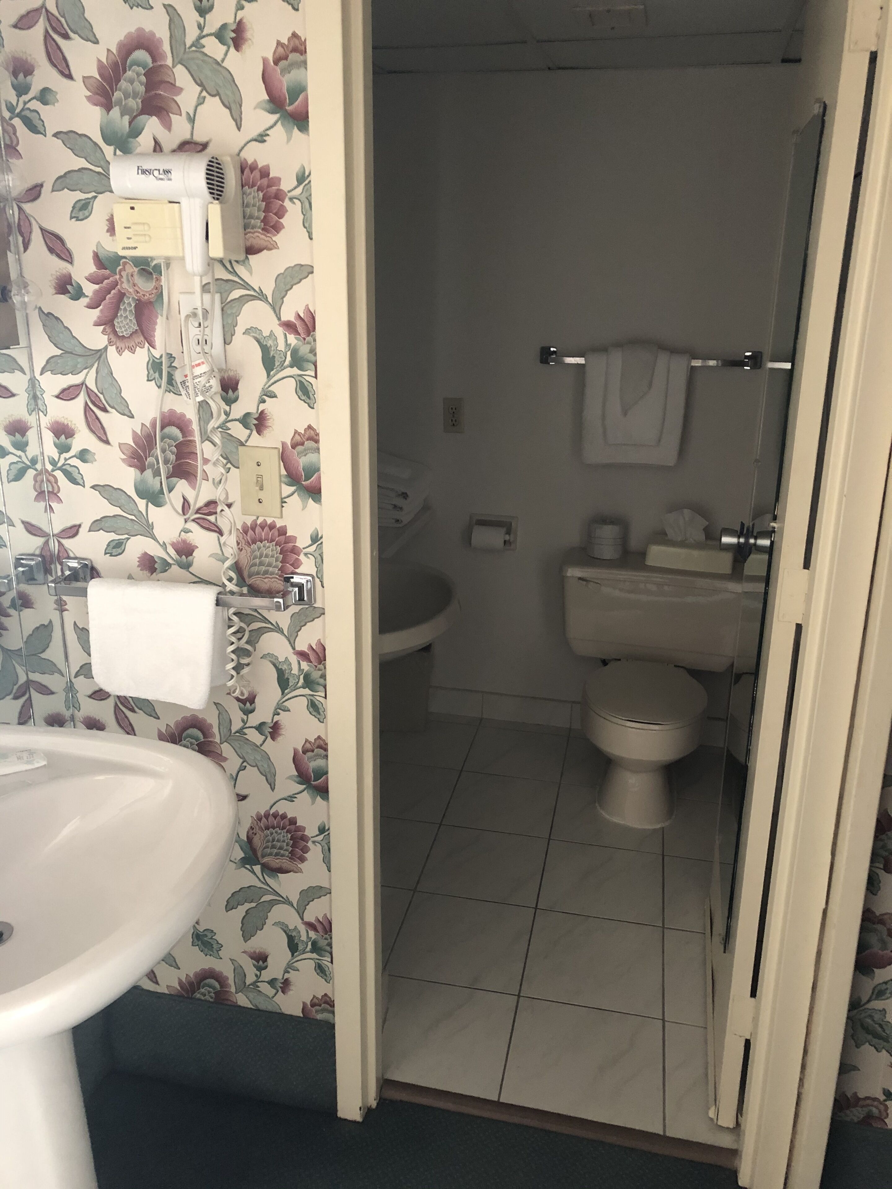 Photo - Travelodge by Wyndham Niagara Falls Fallsview