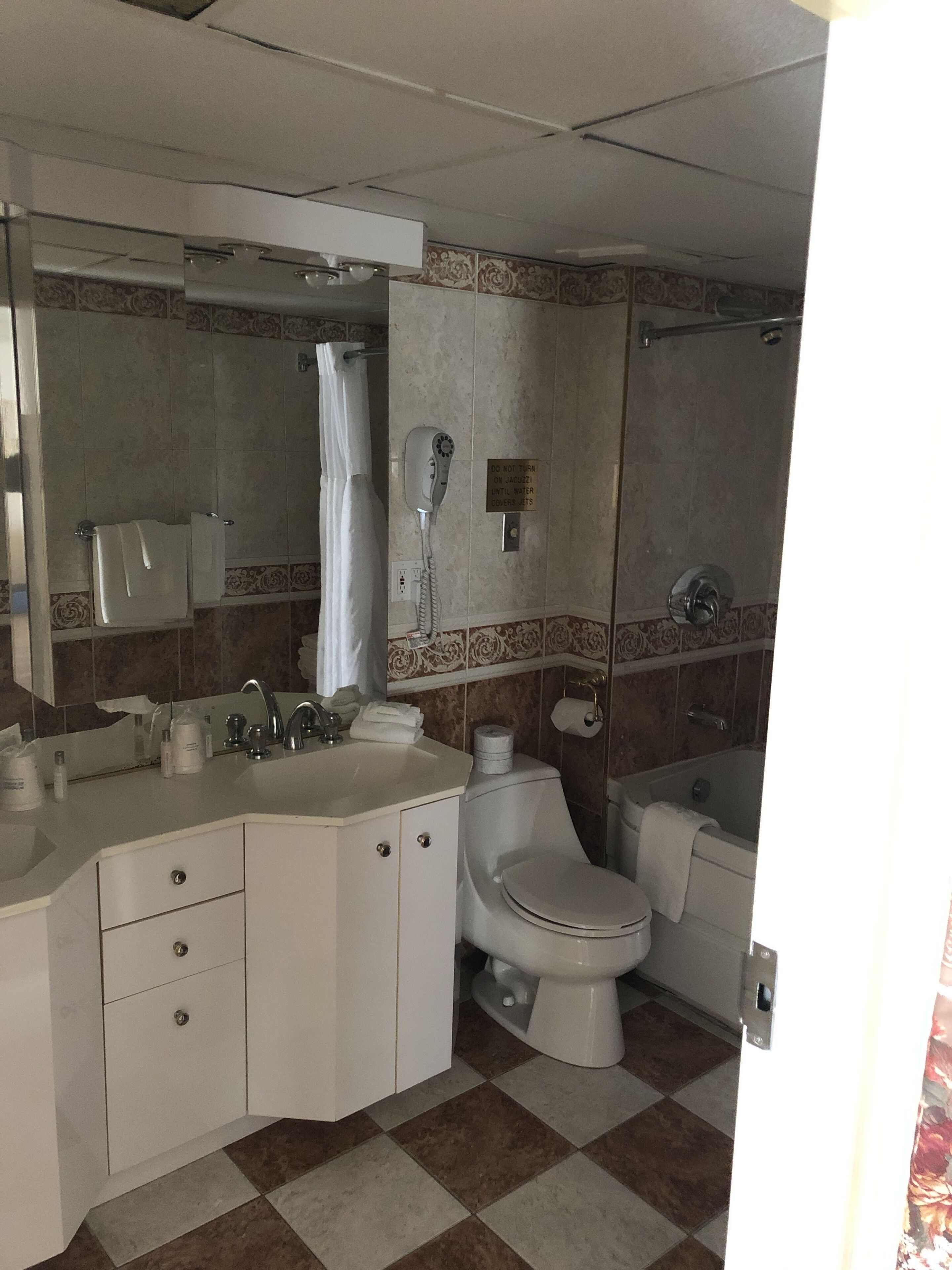 Photo - Travelodge by Wyndham Niagara Falls Fallsview