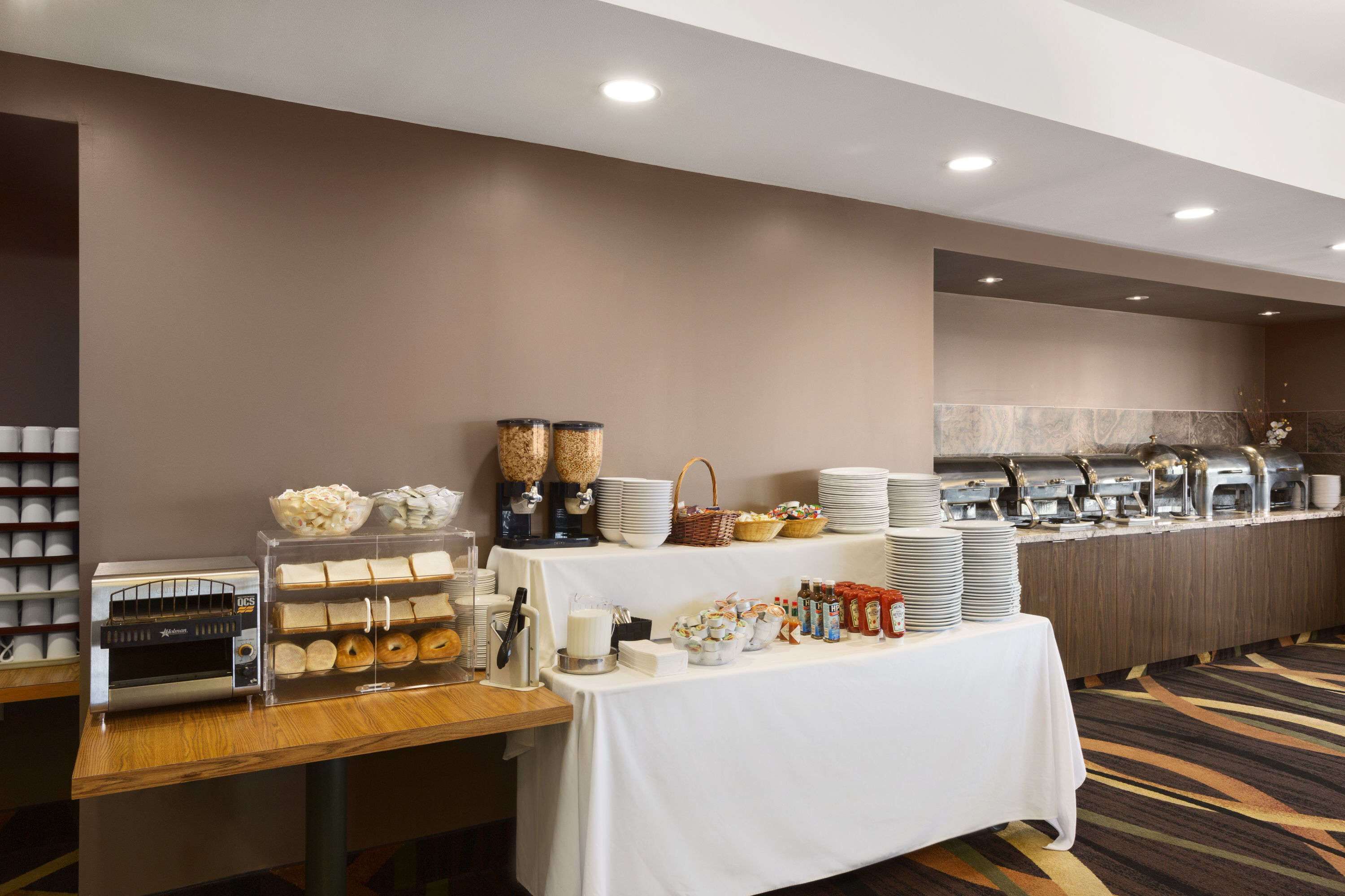 Photo - Travelodge by Wyndham Niagara Falls Fallsview