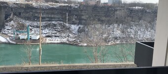 Travelodge by Wyndham Niagara Falls Fallsview