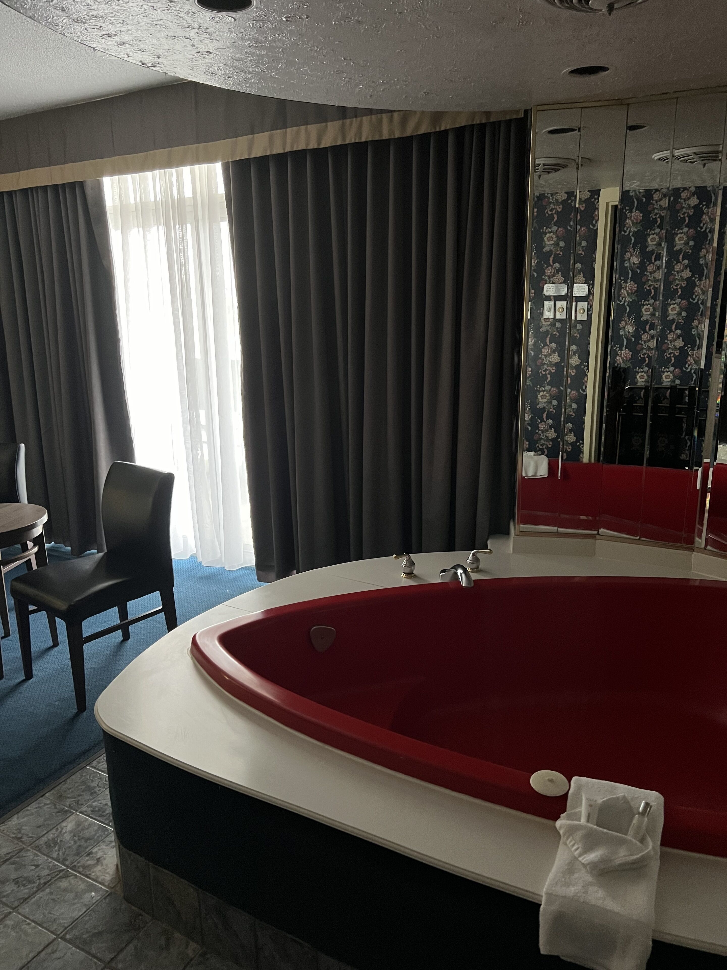 Photo - Travelodge by Wyndham Niagara Falls Fallsview