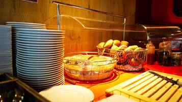 Bữa sáng kiểu Âu hàng ngày (17 EUR/mỗi người)