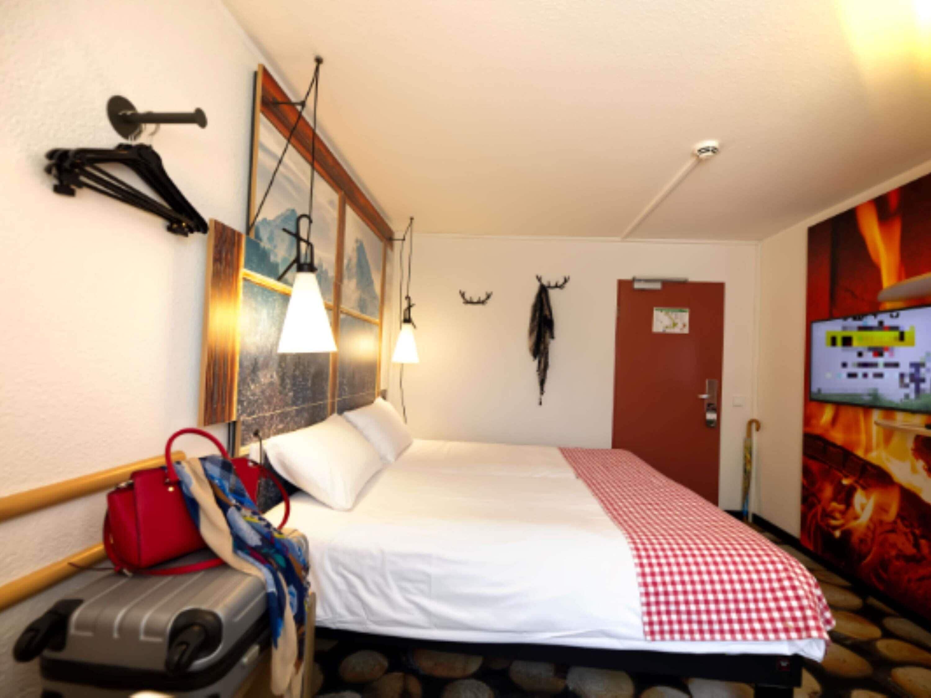 Room, 2 Twin Beds (MyRoom By Sophie) | Hypo-allergenic bedding, desk, soundproofing, free WiFi