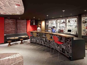 Bar (on property) - ibis Hotel Köln Centrum (Cologne)